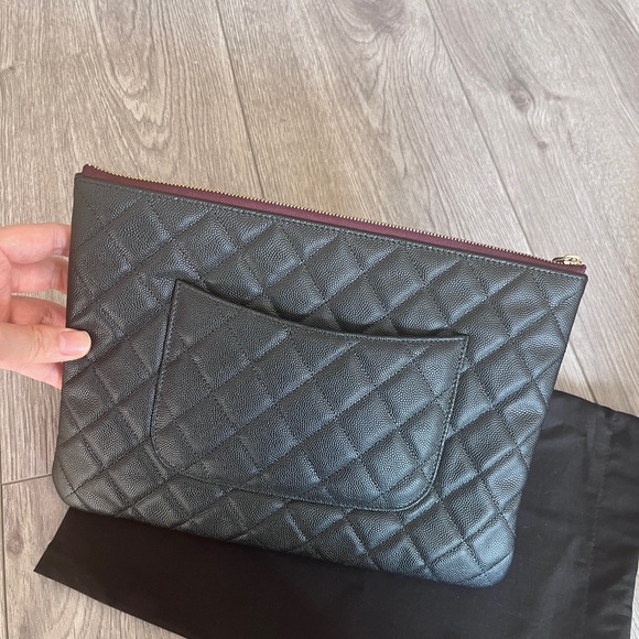 Authentic Chanel medium pouch - Picture 4 of 9